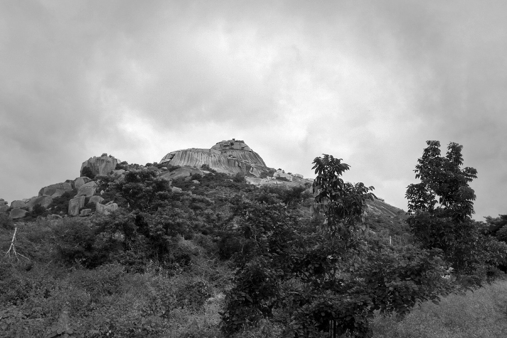 The stunning rocky outcrops along with the monsoon clouds provide a dramatic backdrop to the Koppal landscape. ​